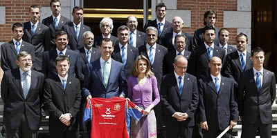 Selección Española con los príncipes de Asturias